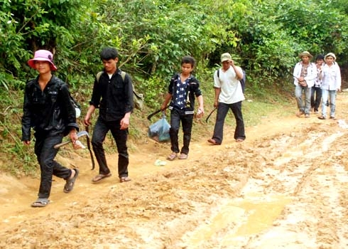 Mộng đổi đời, nhiều trẻ bỏ học đi làm thuê