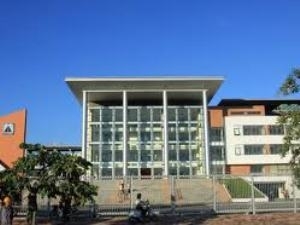 Học trường quốc tế: Tiền mất... nhiều, tật có mang?