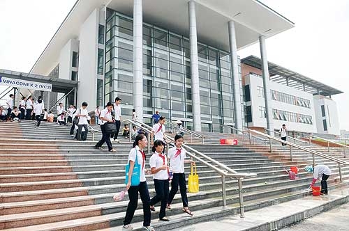 Phụ huynh kêu trời vì lạm thu