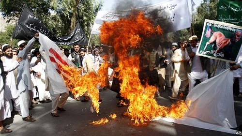 Biểu tình chống báng bổ tiên tri Muhammad tiếp diễn ở Pakistan, Afghanistan