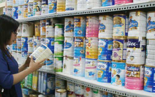 Thị trường sữa hết tăng giá đến nhiễm độc