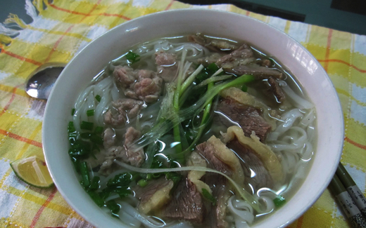 Hàng ngàn người Hà Nội ăn nước phở bẩn mỗi sáng