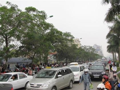 Siêu thị quá tải trong 'ngày vàng'