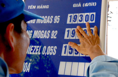 Giá xăng lên 19.300 đồng từ 10h ngày 24/2