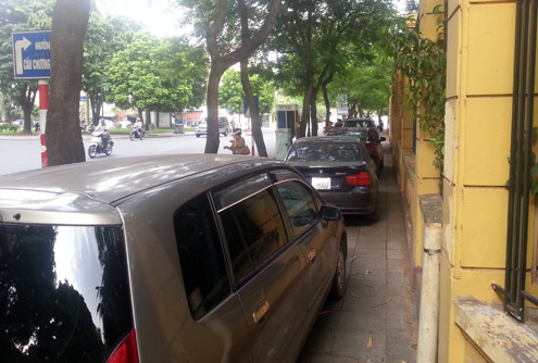 Bảo tàng vắng khách, nhà hàng 'bủa vây'