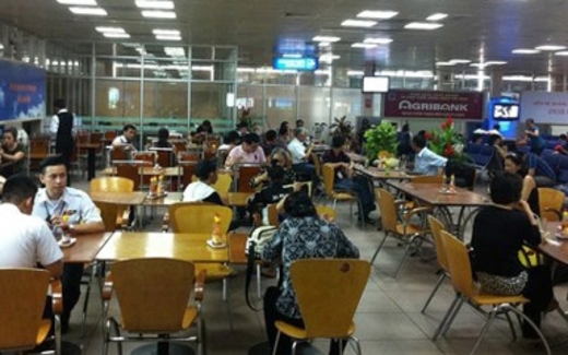 'Cơm tù' sân bay, chốn văn minh cũng chặt chém