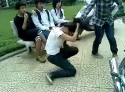 Thông tin bước đầu về nhóm nữ sinh trong video gây sốc