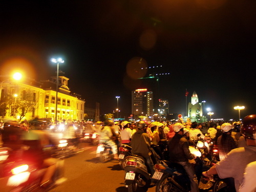 Người dân háo hức đón chào năm 2011