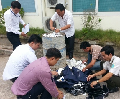 Đình bay tiếp viên trưởng Vietnam Airlines mua “hộ” 38 cây thuốc lá