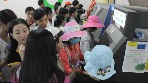 Chưa quen dùng ATM liên mạng