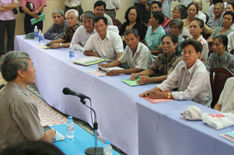 Không thể né tránh "khiếu nại đông người"?