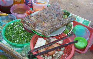 Đến Phan Rang nhớ nếm thử bánh tráng nướng mỡ hành