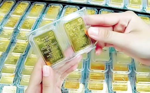 Khóc mếu vì tích vàng mua nhà, mua xe