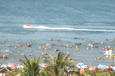 Kéo lưới trên biển Cửa Lò