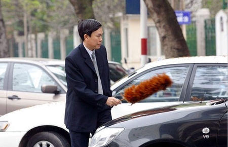 Tiêu dùng ôtô: Trong thảm, ngoài nản