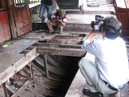 Vụ chìm tàu: Họp kín trách nhiệm, 'né' báo chí