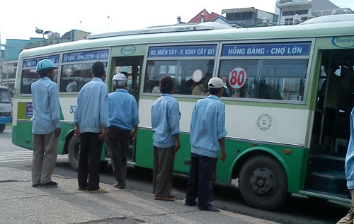 Đường dây “bán sống” người nhà quê