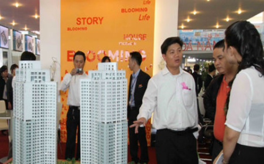 ‘Nhà giàu’ gom đất thanh lý, dân nghèo khốn khổ vay tiền