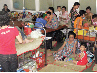 Dịch bệnh tay chân miệng: Áp lực dồn về thành phố