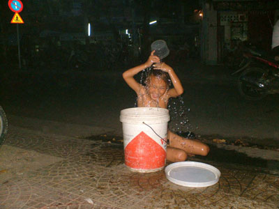 Mẹ còn đây mà con khát sữa