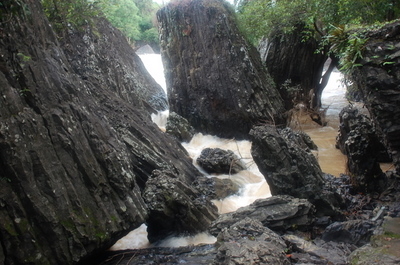 3 dòng thác tuyệt đẹp từ sông ‘chảy ngược’