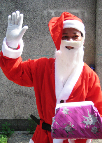 Những bức thư đẫm nước mắt gửi ông già Noel