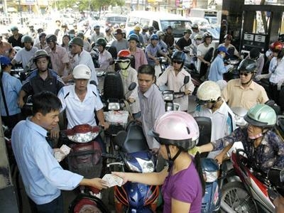 Giá xăng dầu: Nhà nước đang làm thay doanh nghiệp ?