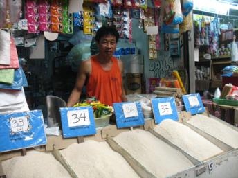 Chống lạm phát, Jakarta ngưng đánh thuế hải quan