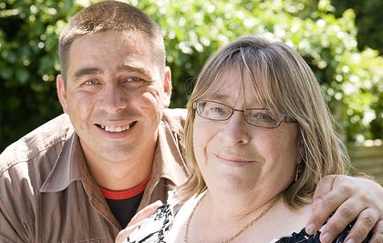 Tìm thấy con trai bị bắt cóc 27 năm trên Facebook