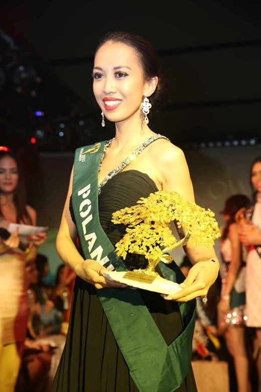 Hãy cổ vũ cho Miss Earth Poland 2015 Hồ Thục Anh Magdalena (Magdalena Ho) trong cuộc thi Miss Earth lần thứ 15.