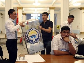 Đa số cử tri Kyrgyzstan ủng hộ bản Hiến pháp mới