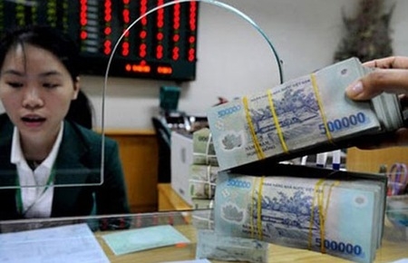 Phía sau loạt “ra quân” giảm lãi suất về tối đa 15%