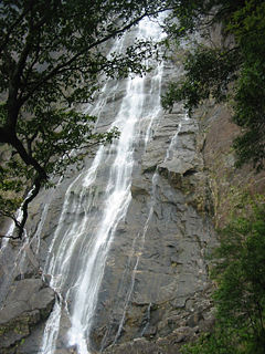 Cảnh đẹp: Thác Đỗ Quyên của núi rừng Bạch Mã