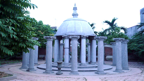 Một người Việt bỏ triệu đô xây lăng mộ