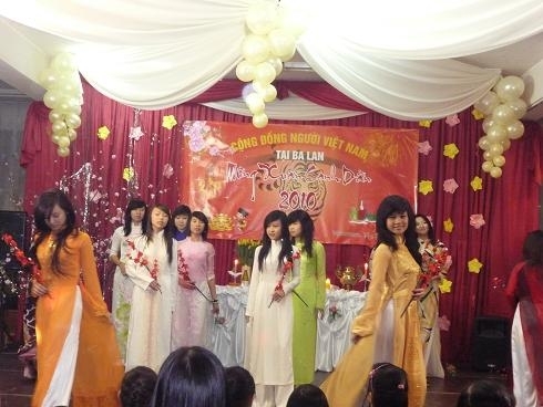 NGƯỜI VIỆT TẠI BA LAN ĐÓN XUÂN CANH DẦN