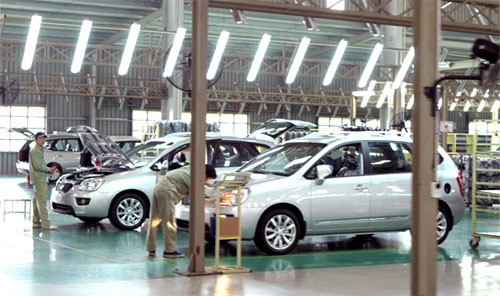 Dân buôn ôtô cầu trời qua cơn bĩ cực