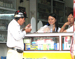 Thuốc nội 'lăn tăn' thuốc ngoại kém chất lượng lộng hành