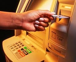 Công dân Rumani bị bắt vì dùng thẻ rút tiền giả