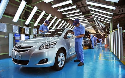 Thời điểm quyết định giảm giá ô tô trong nước