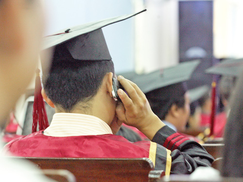 Chuẩn một đằng, thực tế một nẻo