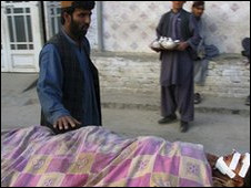 Đánh bom giết 17 người ở Afghanistan