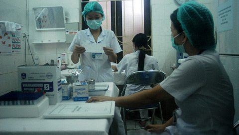 Viện phí tăng, lương bác sỹ có tăng?