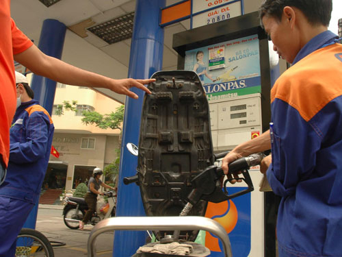 Nên bỏ quỹ bình ổn giá xăng dầu
