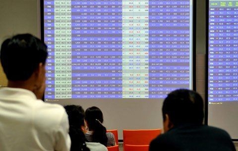 Chứng khoán 'rùng mình' khi giảm phát