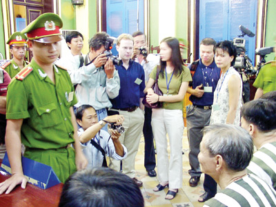 Nghịch lý của chuyện đòi “xem xét lại vụ án Năm Cam”: Không thể xúc phạm báo chí