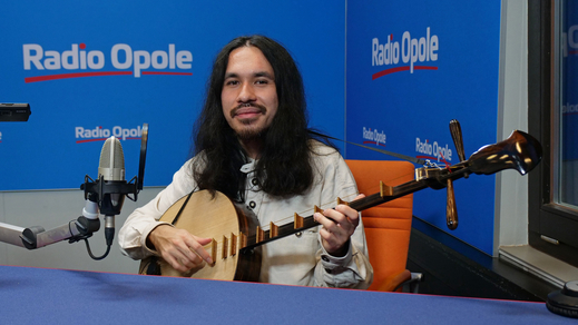 Nghệ sĩ nhạc rock Ba Lan gốc Việt trở lại đầy ấn tượng với album ‘Samiec omega’