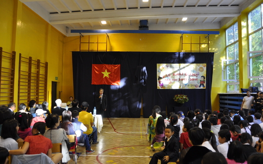 Trường tiếng Việt Lạc Long Quân khai giảng năm học 2013-2014.