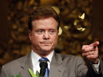 Thượng nghị sĩ Mỹ Jim Webb: Đàm phán song phương không giải quyết được tranh chấp tại Biển Đông