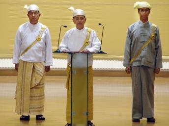 Miến Điện: Cải cách chính trị làm lộ rõ các tranh giành ảnh hưởng trong giới lãnh đạo
