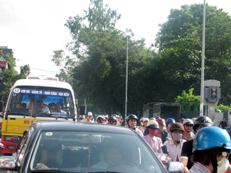 Làm đường trên cao và mối băn khoăn có thực